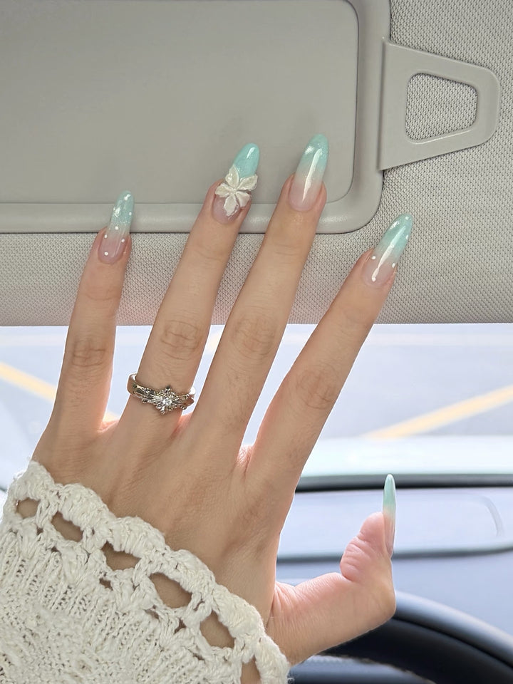 Artistic Press-On Nail Art Set with Floral and Ombre Design