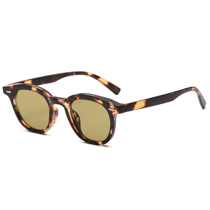 Ladies stylish sunglasses with classic retro design Kalsten