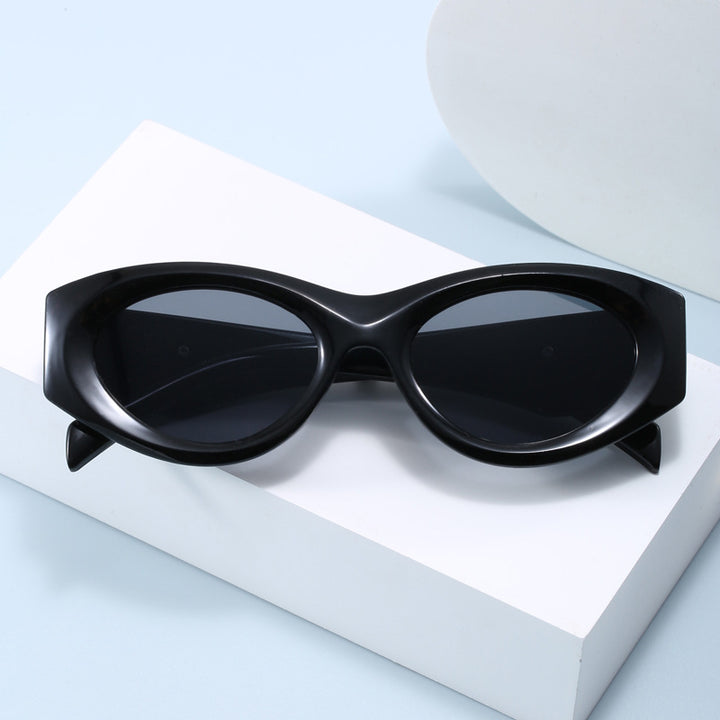 Women Retro-inspired Sunglasses with distinctive accents Kalsten