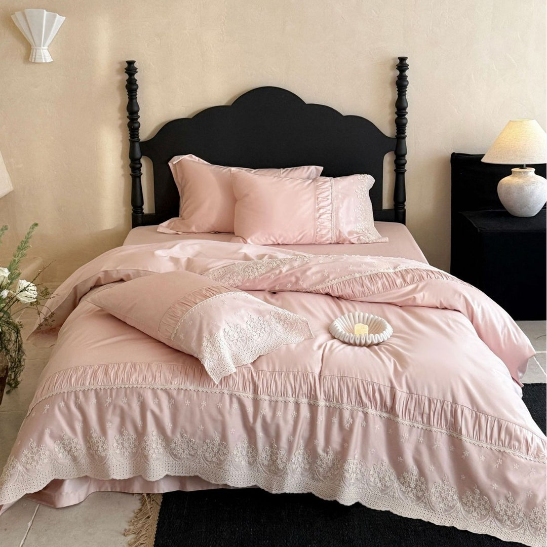 Bedding set with delicate cotton lace and ruffles