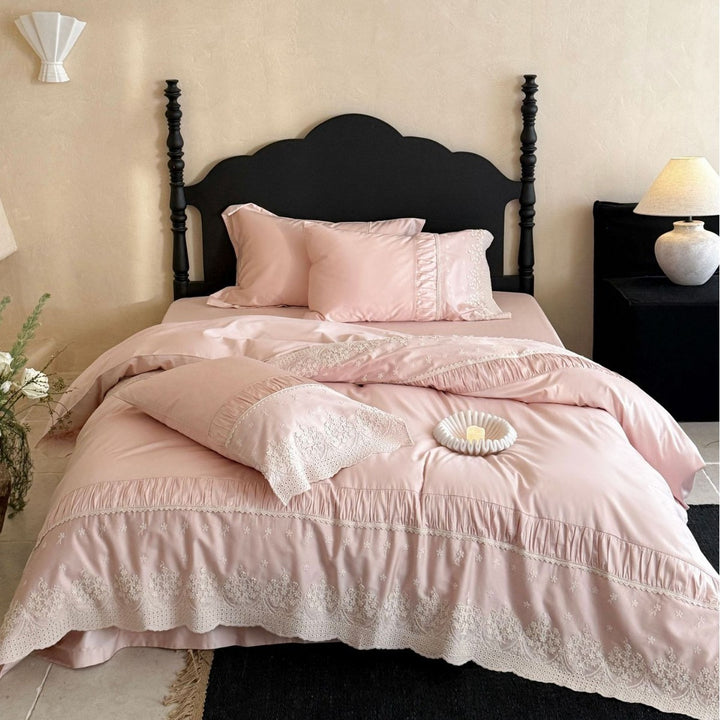 Bedding set with delicate cotton lace and ruffles