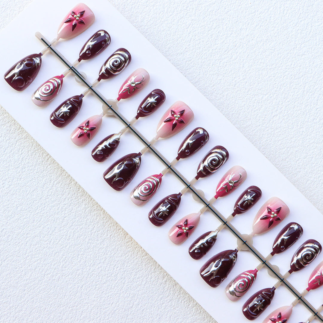 Luxurious Decorative Press-On Nails with Elegant Designs