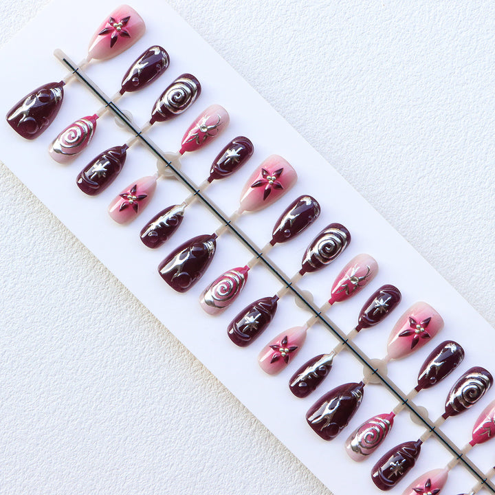 Luxurious Decorative Press-On Nails with Elegant Designs