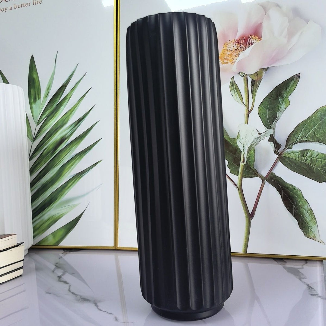 Decorative Vertical Ribbed Vase Kalsten