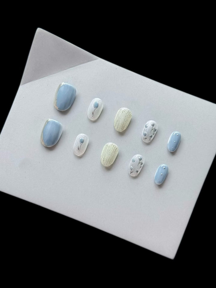 Artistic Press-On Nail Set with Textured Ombre Design