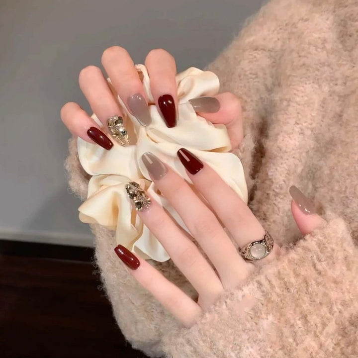 Elegant Press-On Nail Art Set with Metallic Accents Kalsten