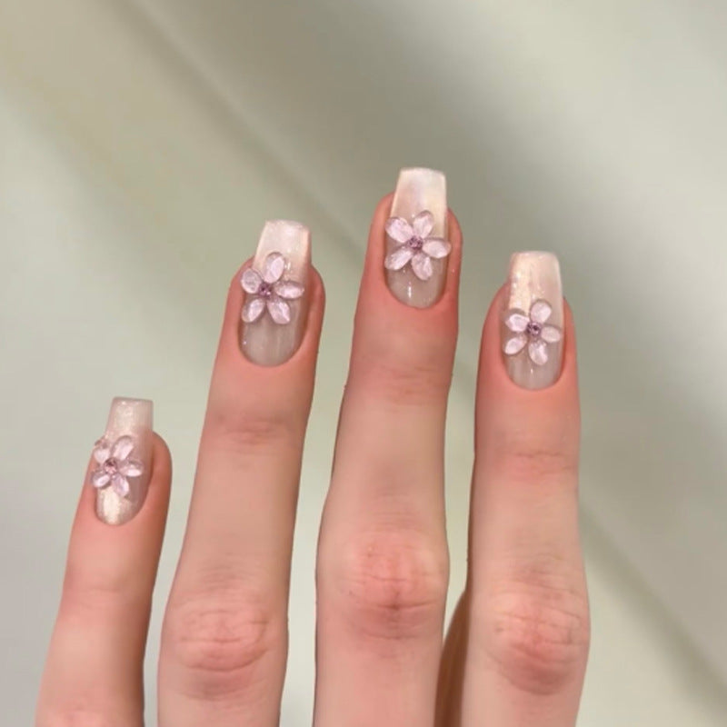 Artful artificial nails with floral accents Kalsten