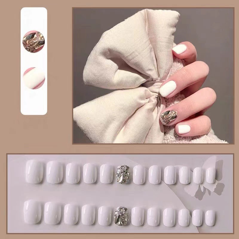 Artificial nails with glitter design and elegant accents Kalsten