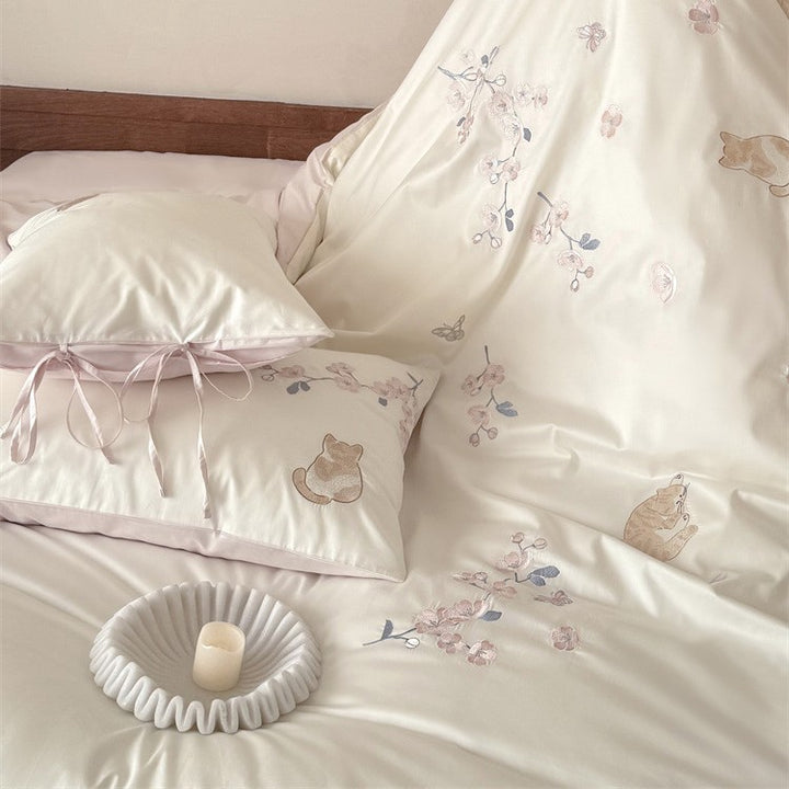 Elegant embroidered bedding set made of cotton satin with cat and flower motif Kalsten