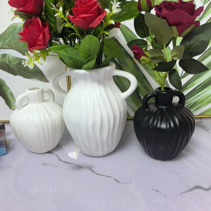 Elegant Ribbed Decorative Vase Kalsten