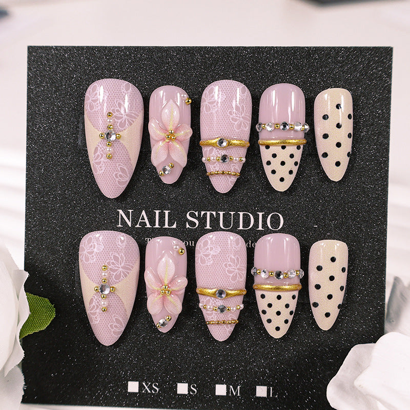 Artificial nail set with delicate floral patterns and elegant accents Kalsten