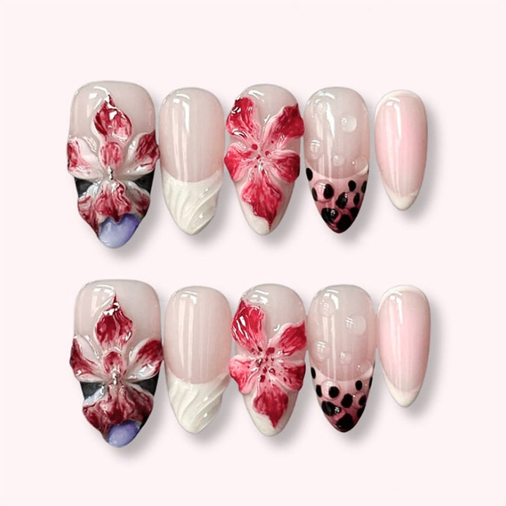 Acrylic nail set with glamorous animal print and elegant accents Kalsten