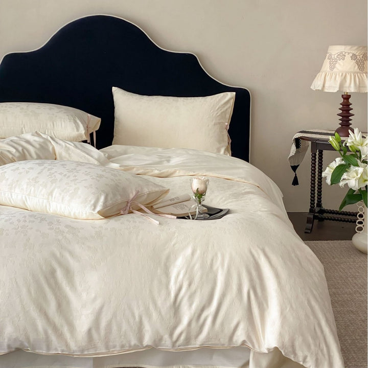 Jacquard bedding set with bow closure and fine floral texture