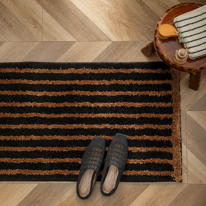 Robust coconut fiber doormat with striped dirt-catching structure and non-slip backing