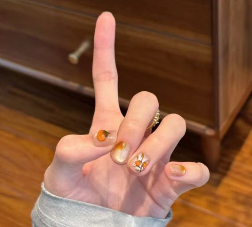 Artificial nails with elegant ombre effect and glitter coating Kalsten