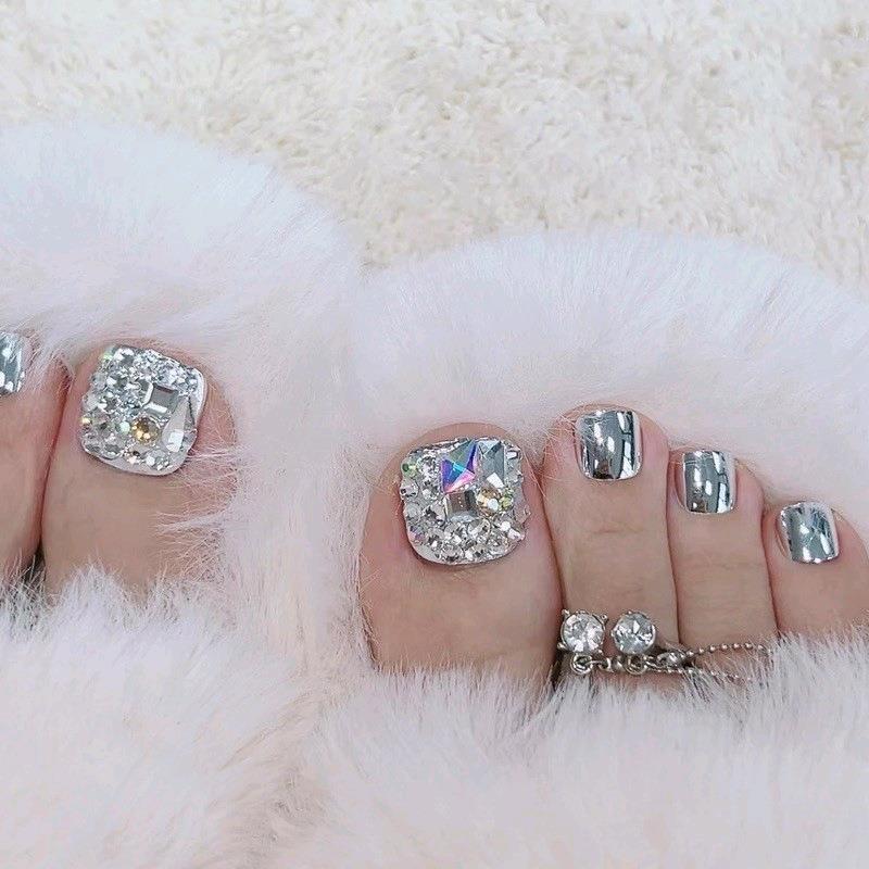 Decorative Rhinestone-Enhanced Press-On Toenails
