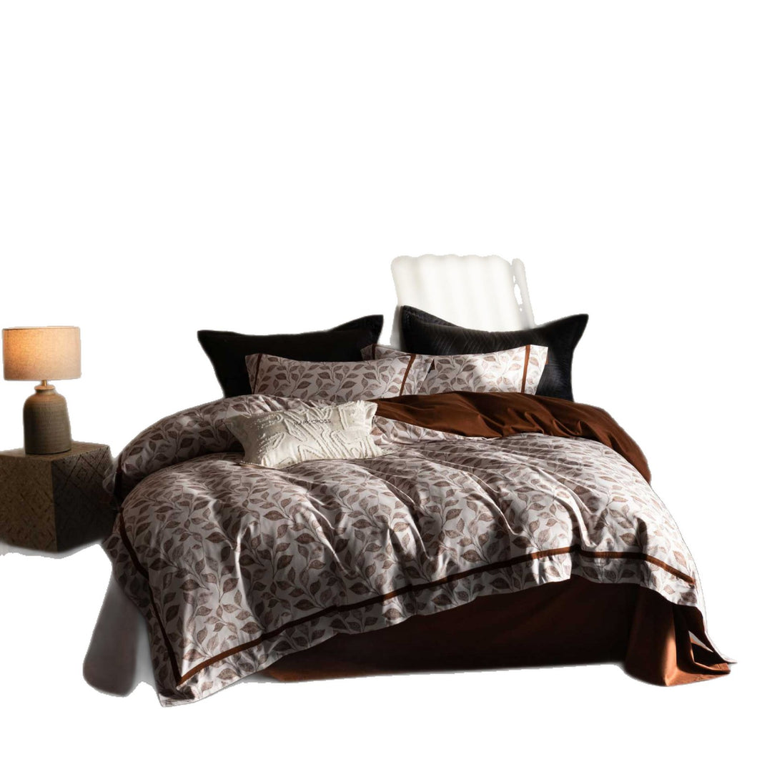 Reversible bedding set made of cotton satin with fine leaf pattern and contrasting piping