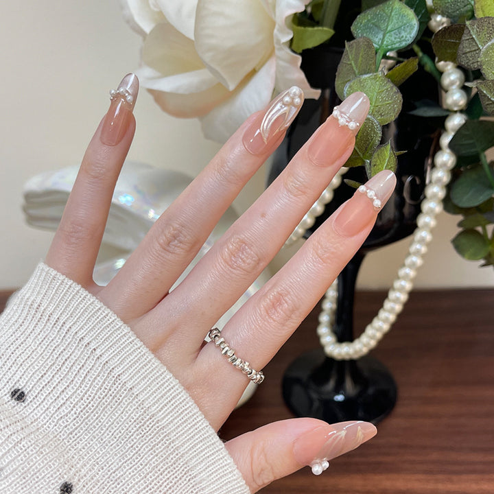 Elegant Pearl-adorned Nail Art Kalsten
