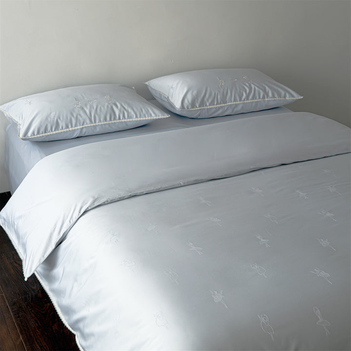 High-quality bed set made of cotton satin with subtle ballerina relief embroideries & lace edging