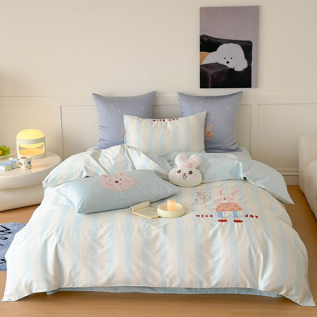 Children's bedding set with striped cotton satin and cute bunny appliqués