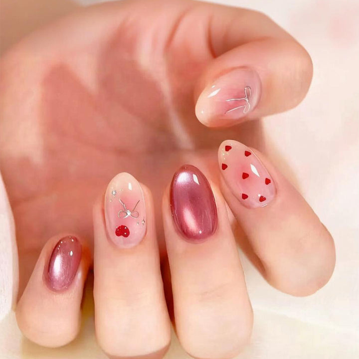 Nail art set with romantic hearts and elegant bows Kalsten