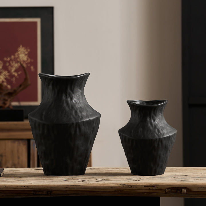 Curved ceramic vase Kalsten