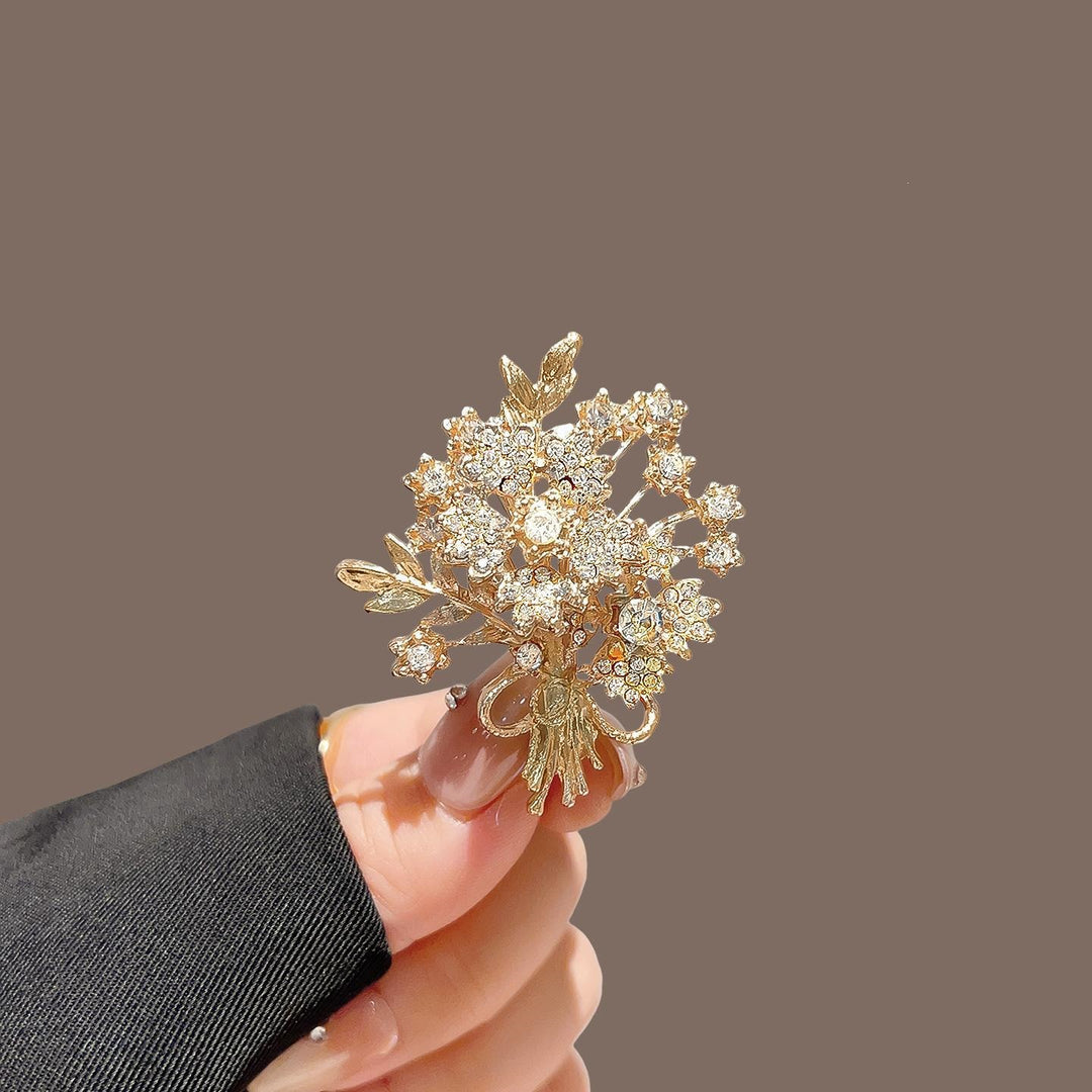 Elegant and Sparkling Brooch Kalsten