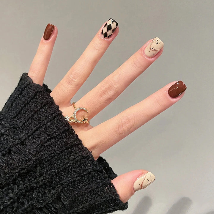 Decorative Press-On Nail Art Set Kalsten