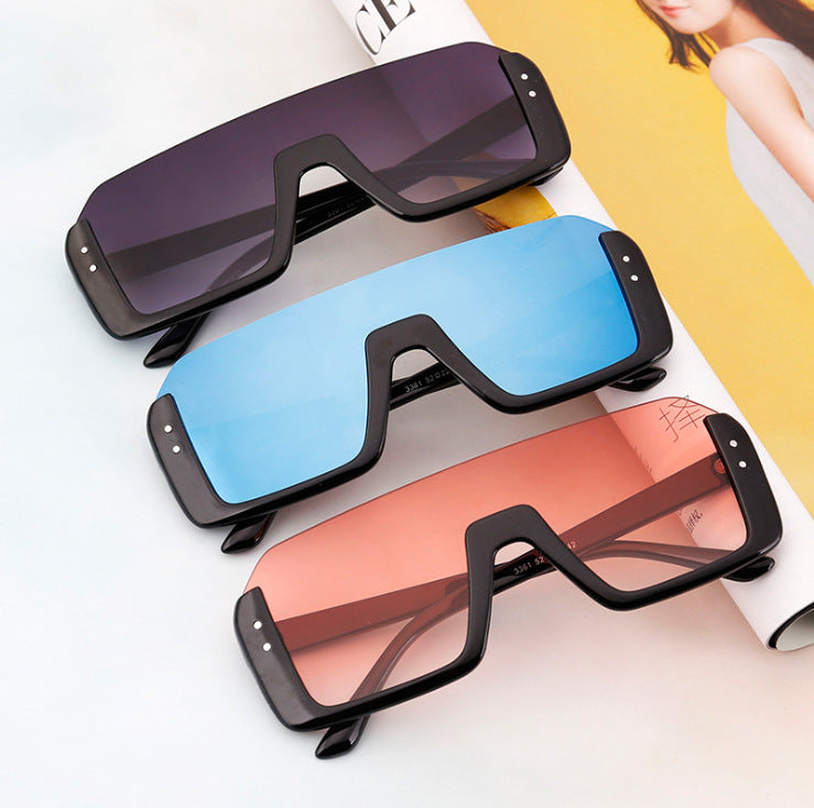 Women's Sporty Shield Sunglasses with Modern Design Kalsten