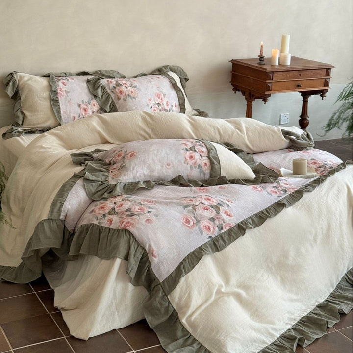 Bedding set with linen look, floral pattern and decorative ruffle trim