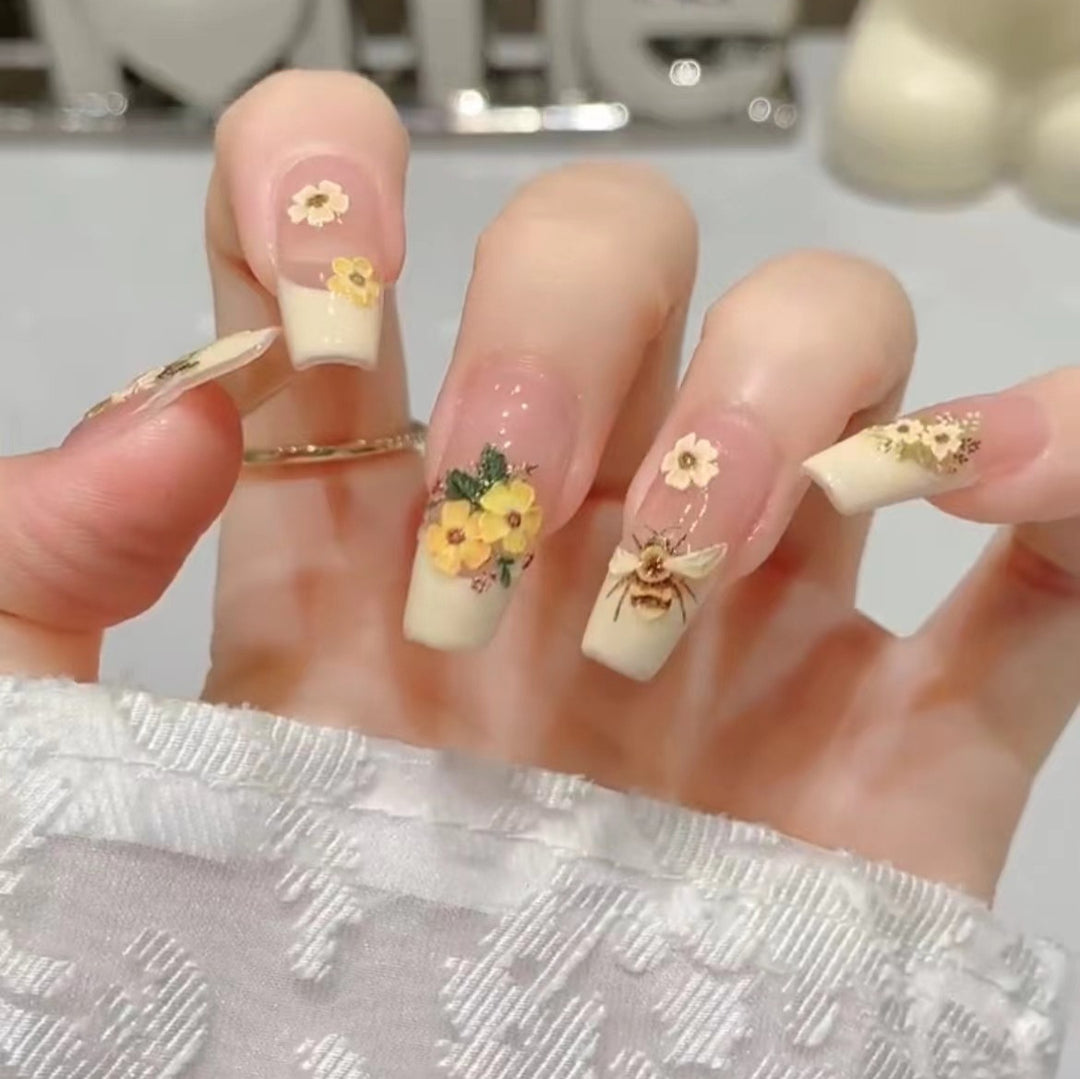 Floral-Themed Press-On Nail Art Set