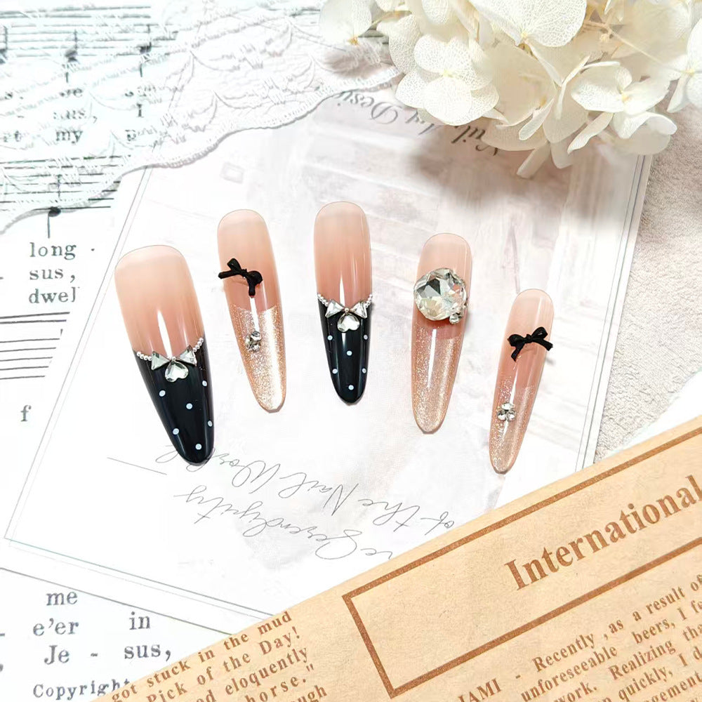 Elegantly designed artificial nails in luxurious design with decorative rhinestone applications Kalsten