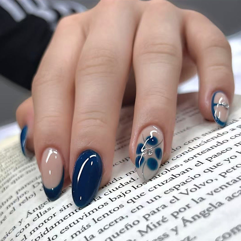 Acrylic nail set with elegant accentuated designs Kalsten