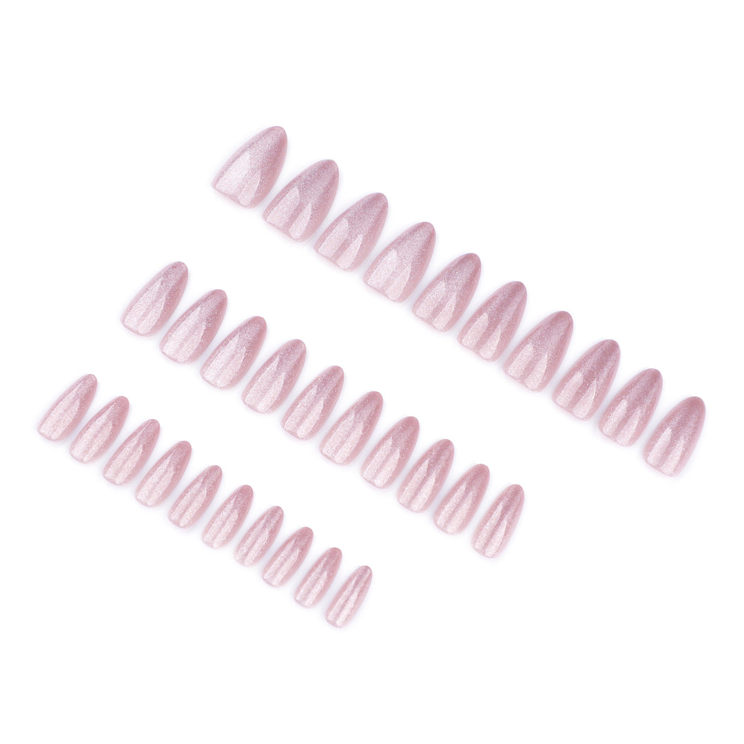 Elegant and glamorous nail art Kalsten