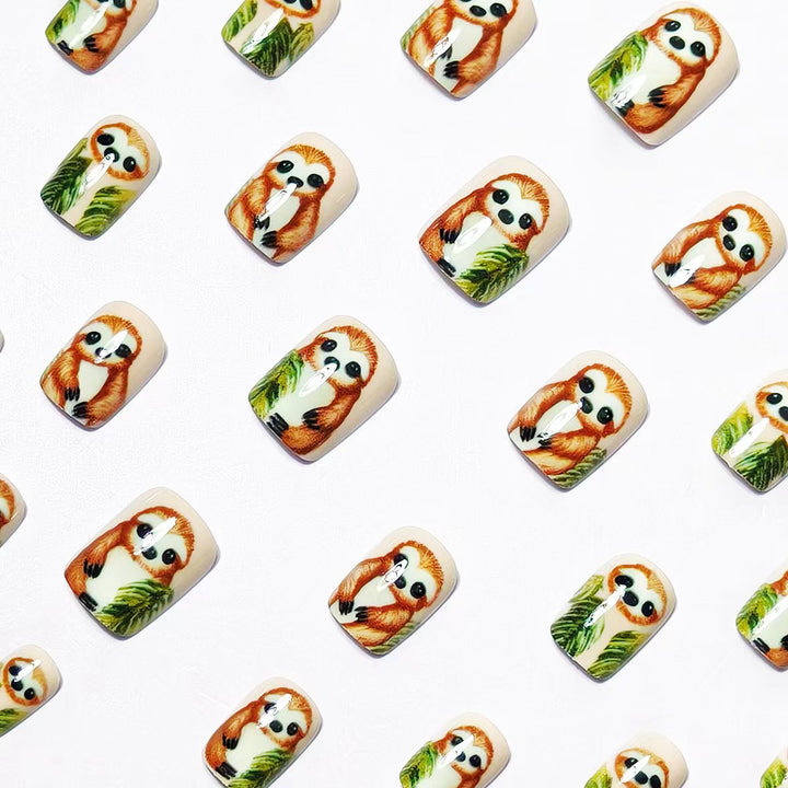 Art nails with cute sloth and leaf design Kalsten