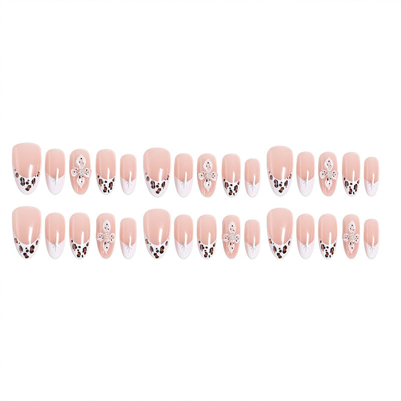 Glamorous artificial nails Kalsten