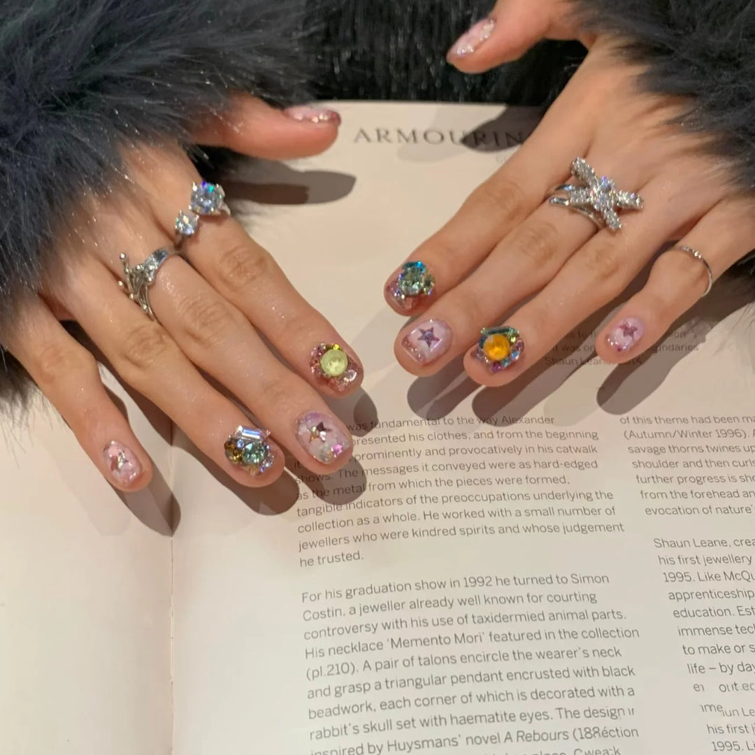 Elegant Press-On Nail Set with Sparkling Design Kalsten