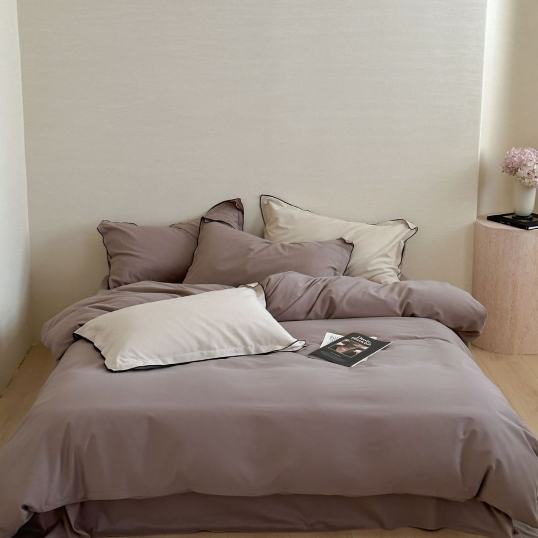 Luxurious bedding set made of cotton satin with contrasting piping