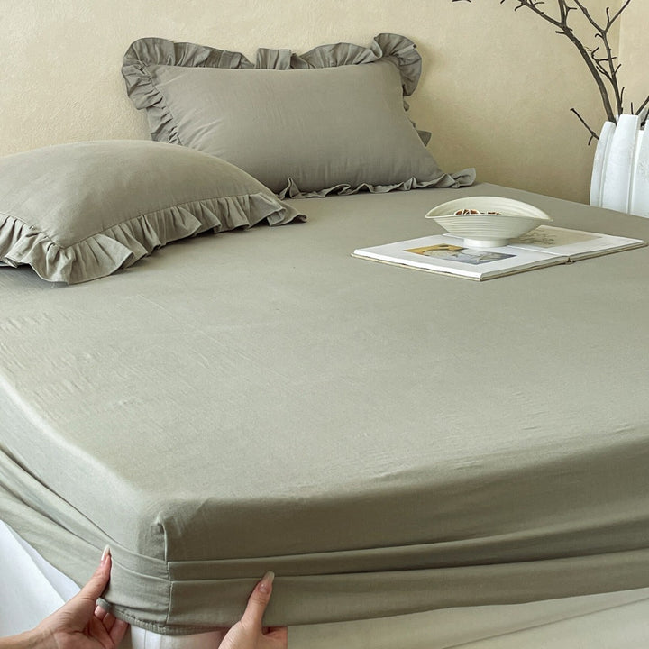 Romantic ruffled bedding set with pillowcases and fitted sheets
