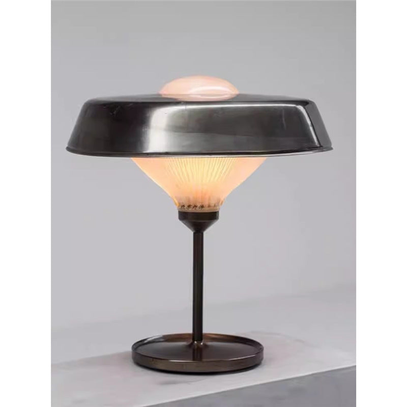 Modern Shell-Shaped Table Lamp
