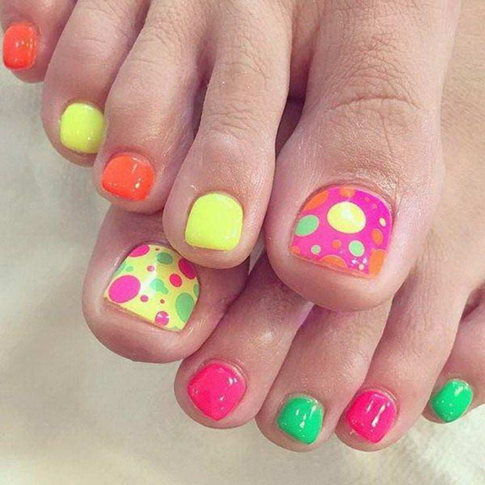 Elegant toenail art Kalsten