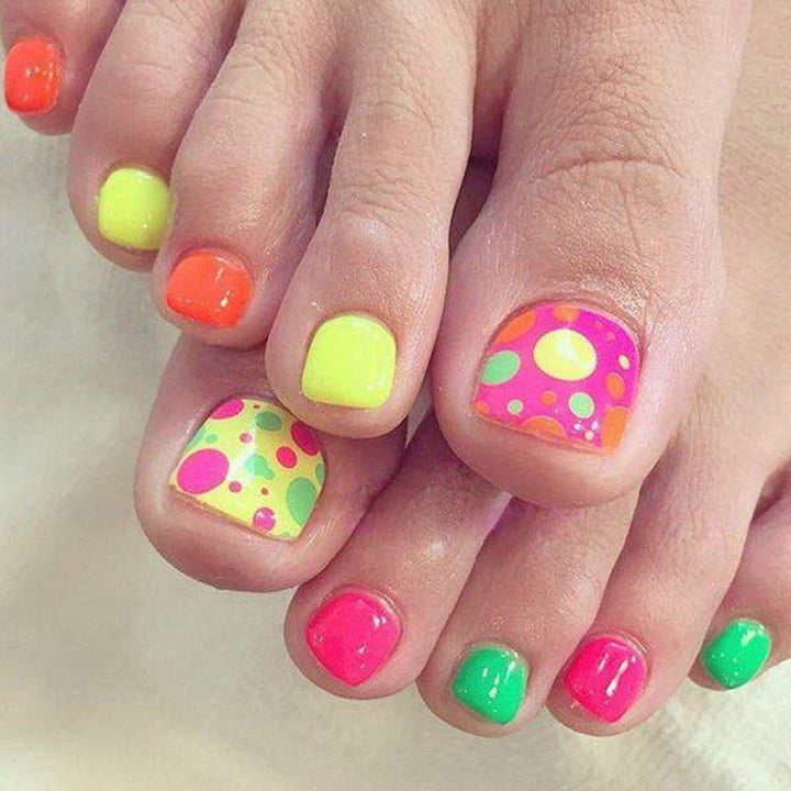 Elegant toenail art Kalsten