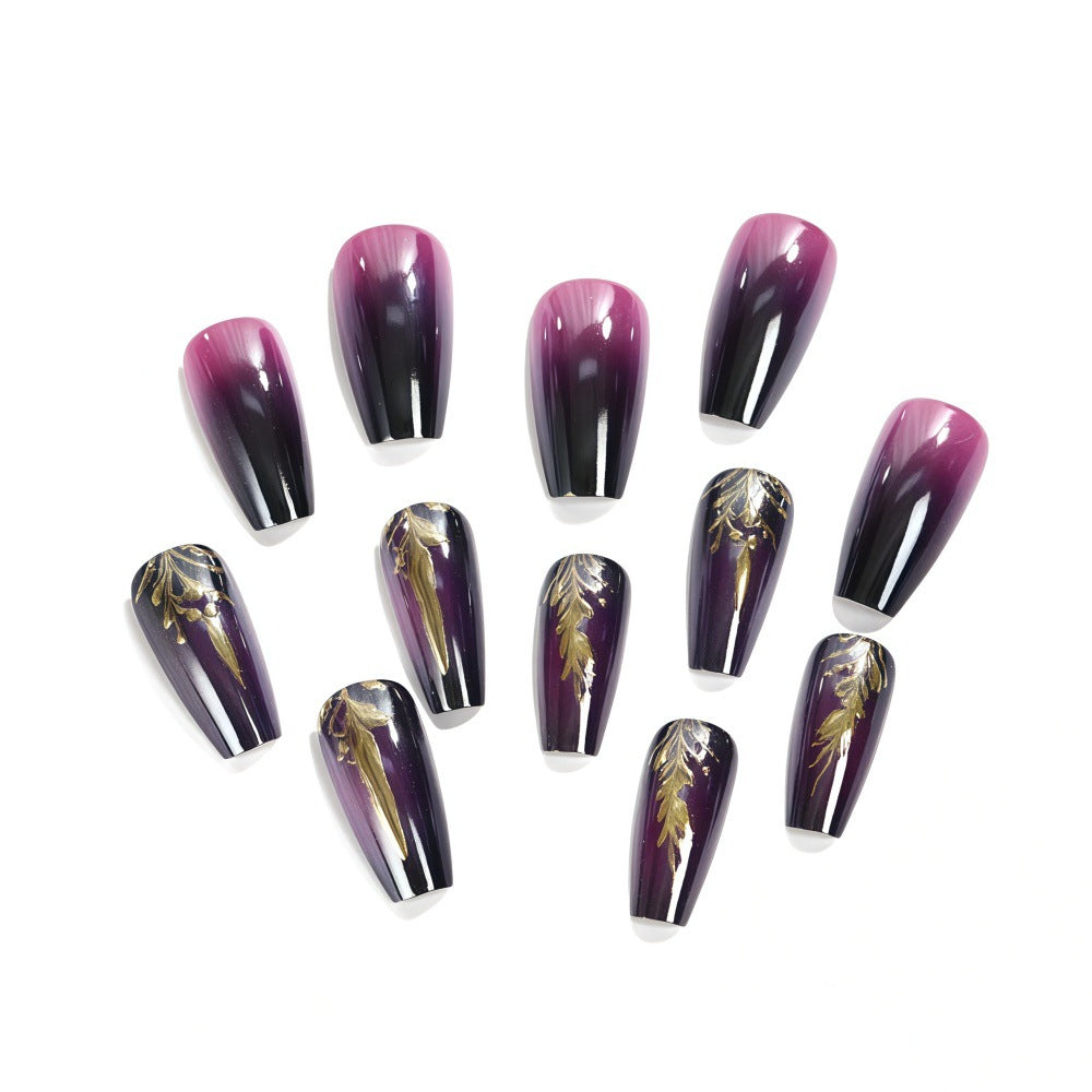 Artificial nails in elegant ombré design with gold accents Kalsten