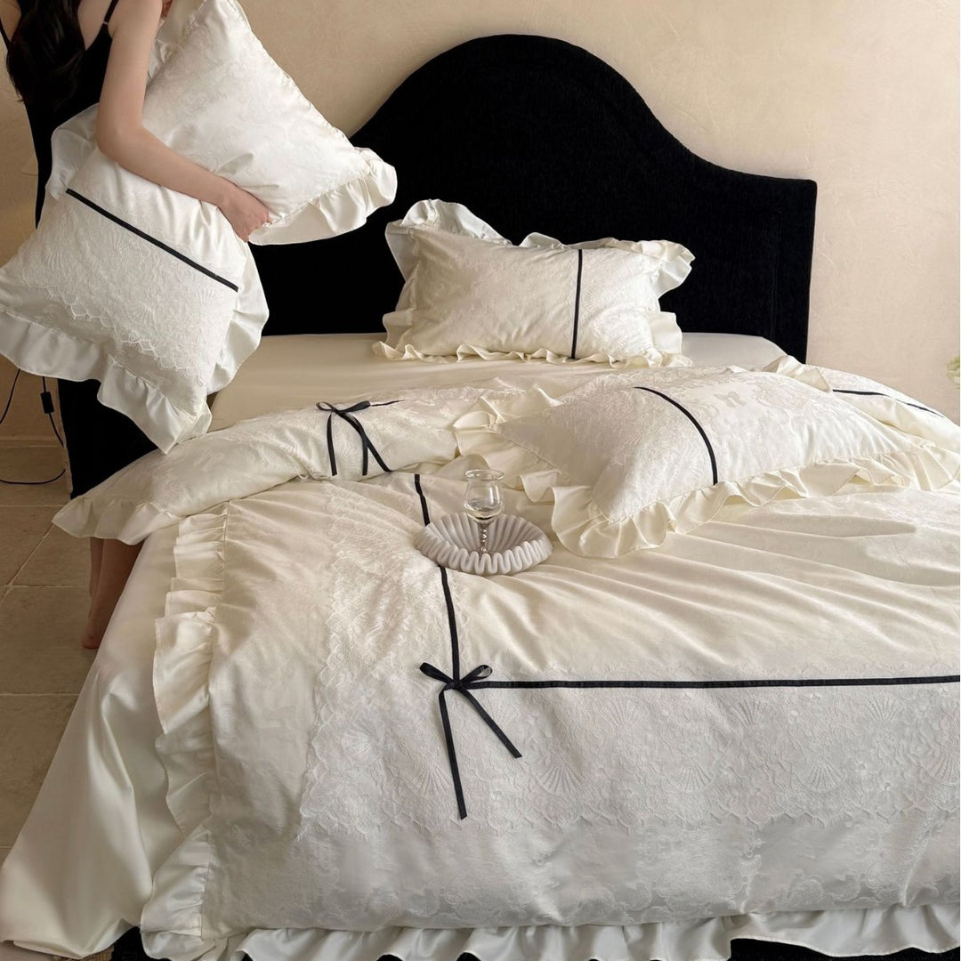 Luxurious Ruffle Bedding Set with Jacquard Structure, Lace Edge and Contrasting Piping