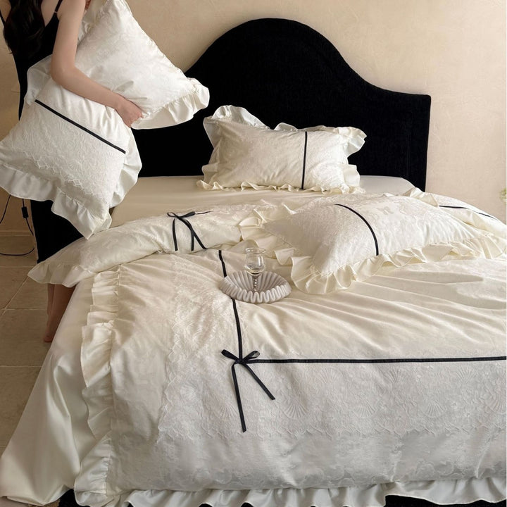 Luxurious Ruffle Bedding Set with Jacquard Structure, Lace Edge and Contrasting Piping