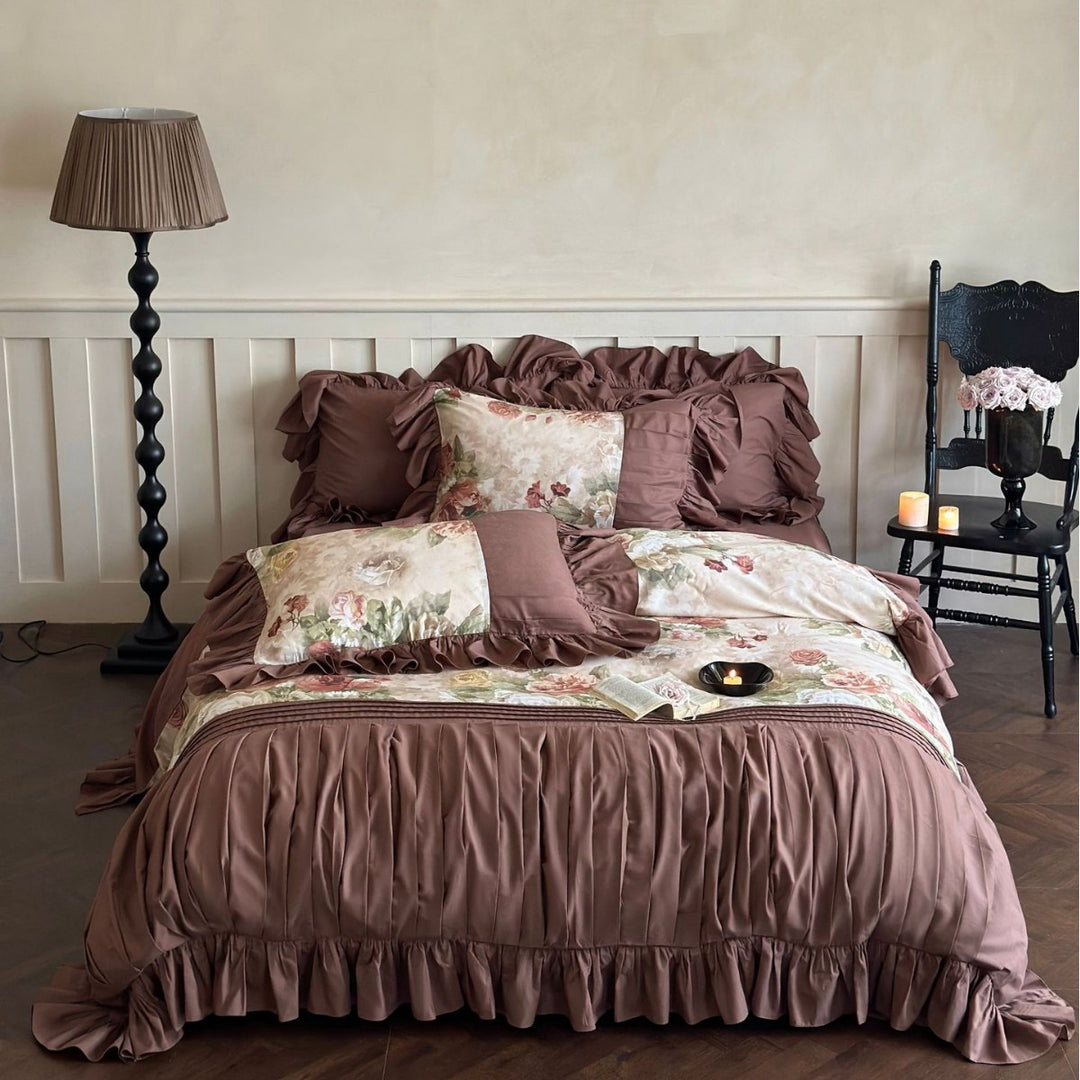Luxurious pleated bedding set with ruffles and floral pattern