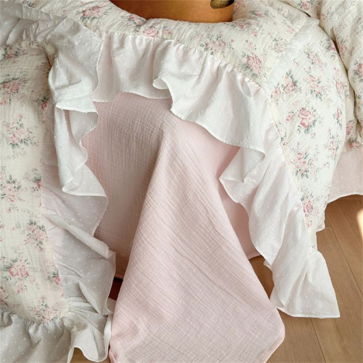 Romantic bedding set made of cotton-linen with delicate ruffles and floral pattern