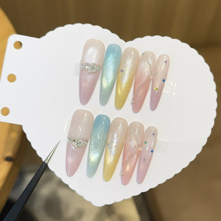 Artificial nails with shimmering effects and sparkling rhinestone details Kalsten