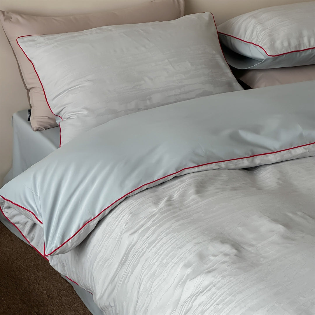 Structured cotton bedding with fine relief texture