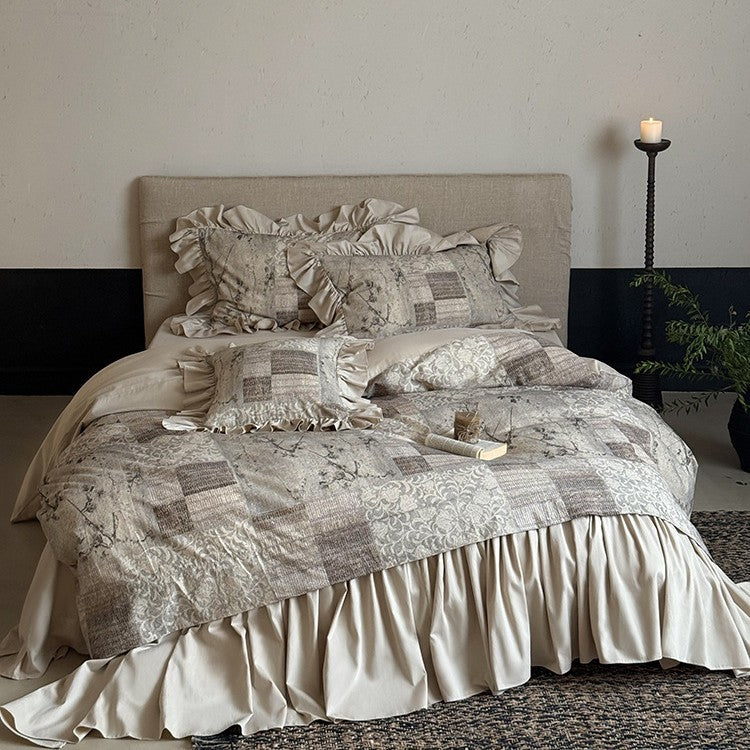 Bed linen set with gathered bed skirt and decorative frill border